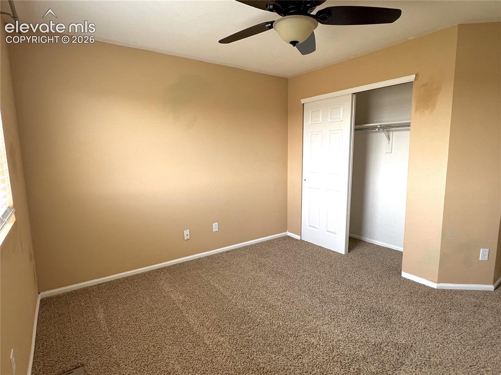 Image 11 of 16: Bedroom