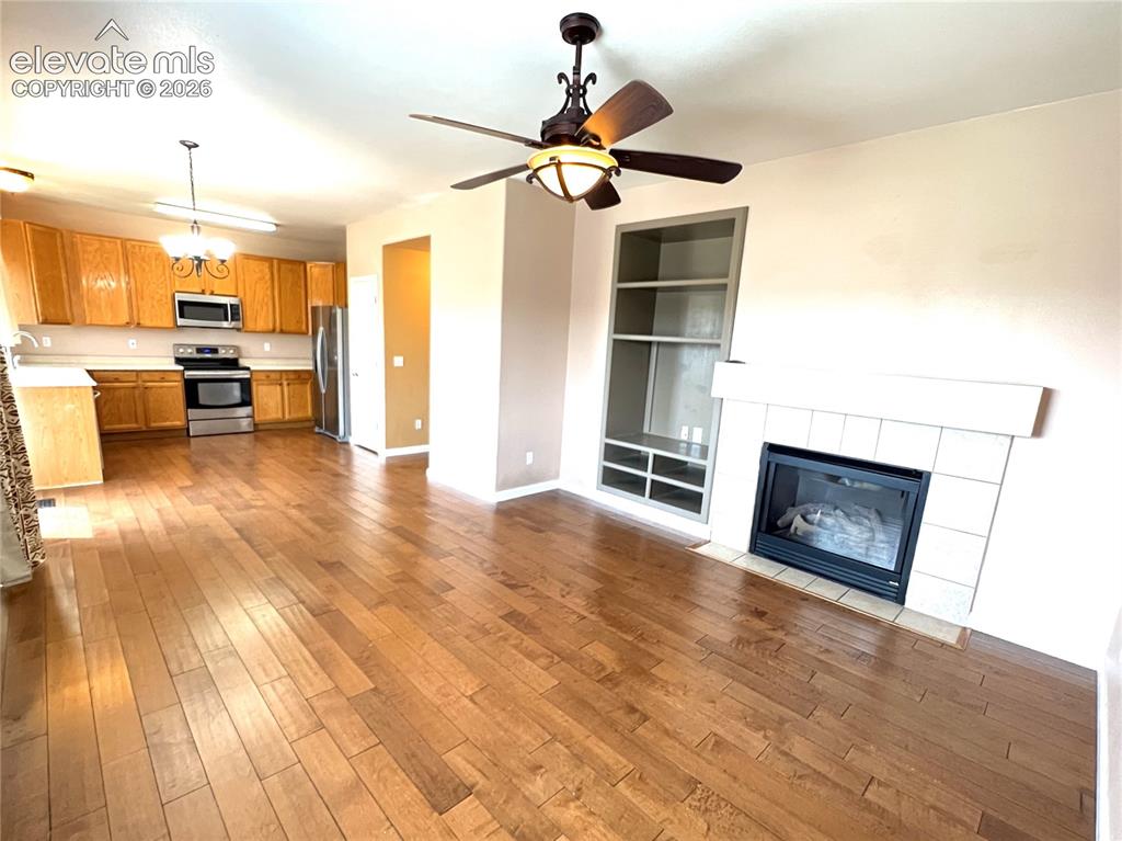 Image 5 of 16: Living Room