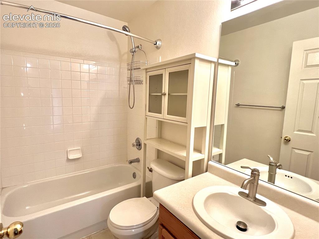 Image 9 of 16: Bathroom