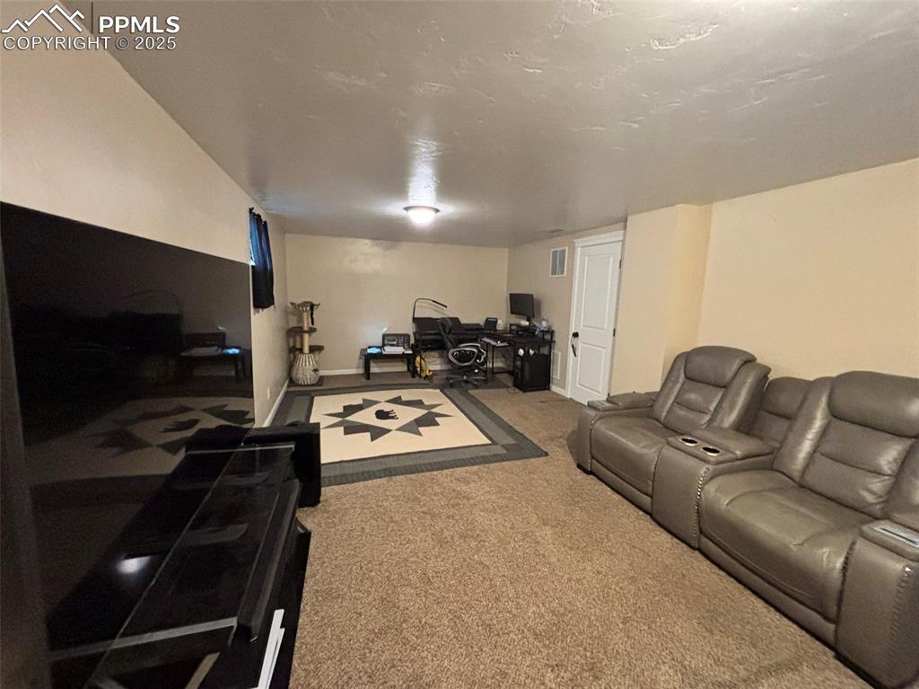 Image 11 of 20: Living Room