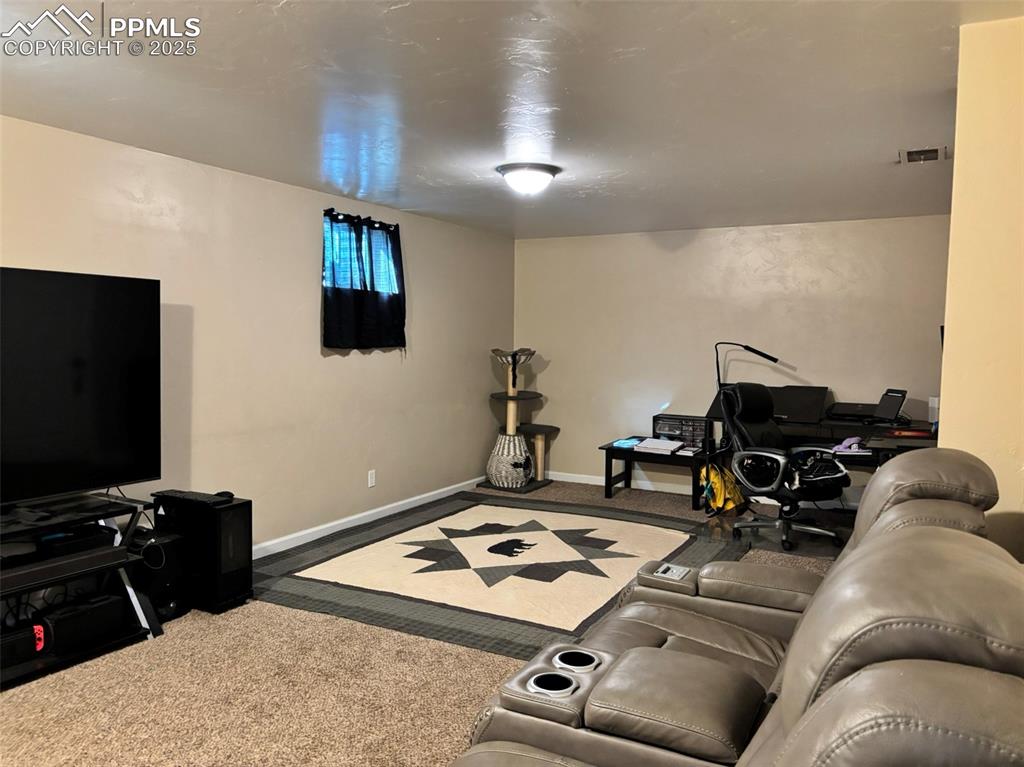 Image 12 of 20: Living Room