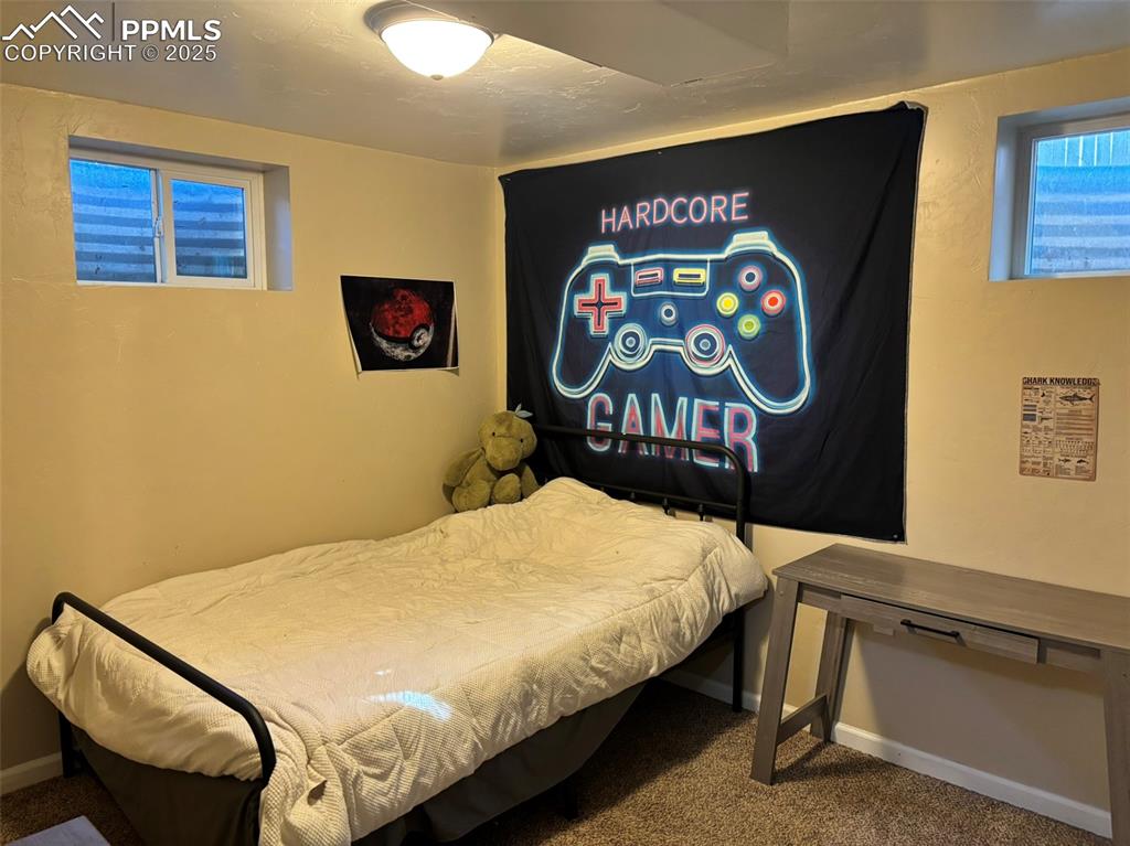 Image 14 of 20: Bedroom