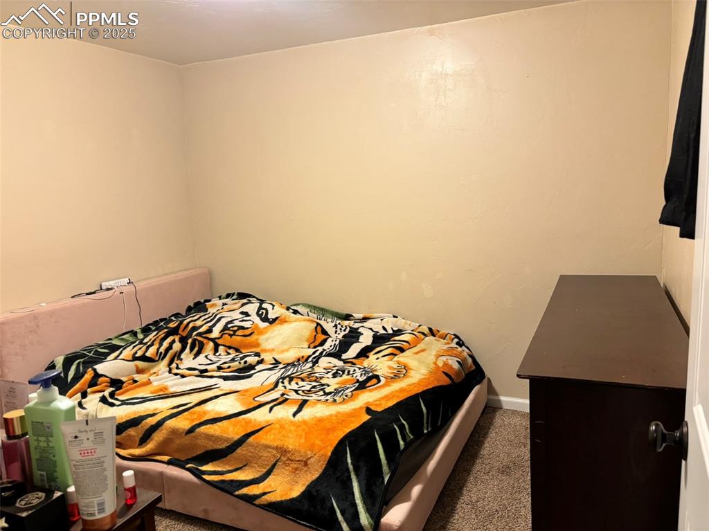 Image 15 of 20: Bedroom