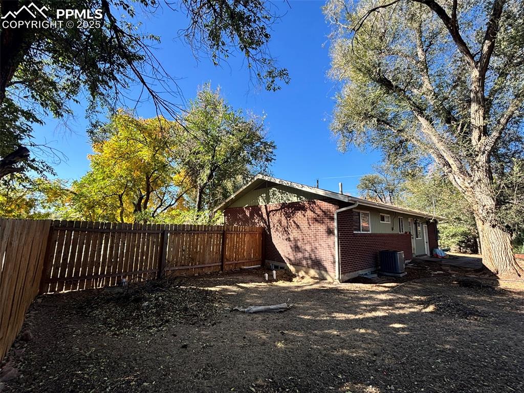 Image 20 of 20: Side of Structure