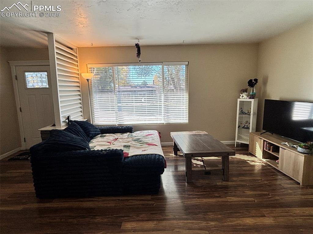 Image 6 of 20: Living Room