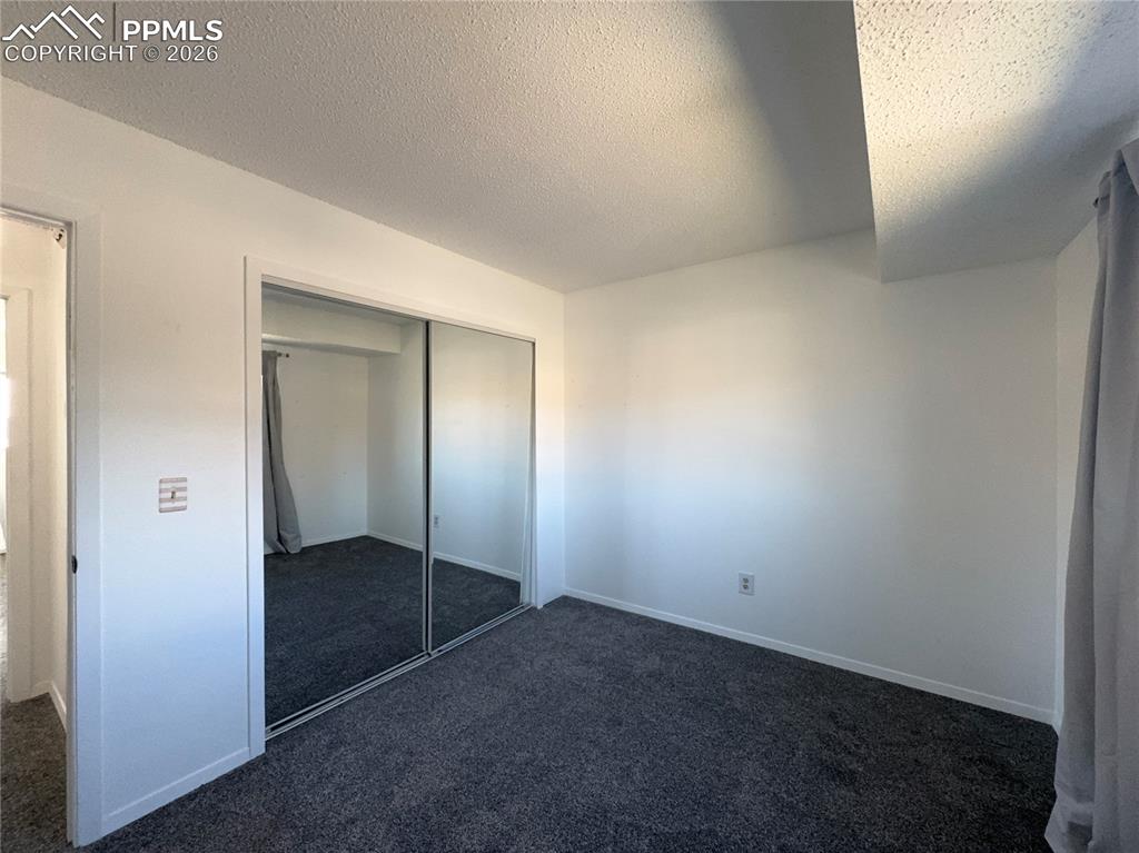 Image 19 of 28: Bedroom