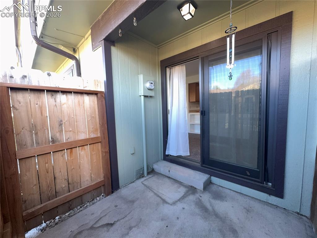 Image 22 of 28: Entry