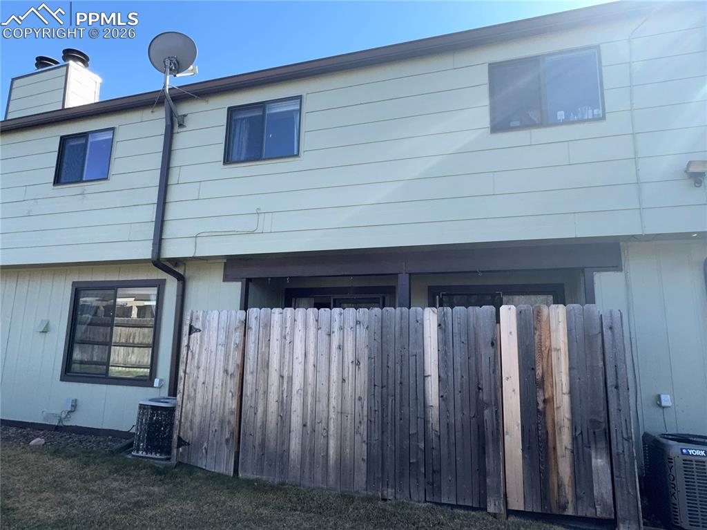 Image 24 of 28: Back of Structure