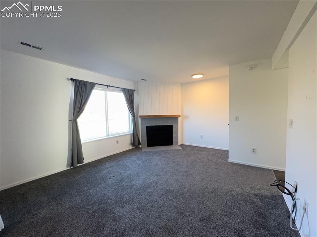 Image 4 of 28: Living Room