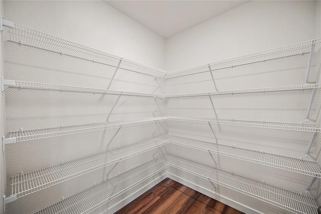 Image 17 of 40: Pantry