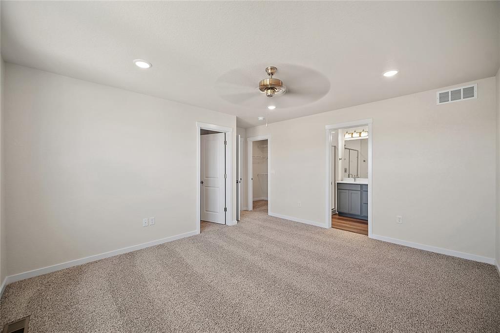 Image 20 of 40: Bedroom