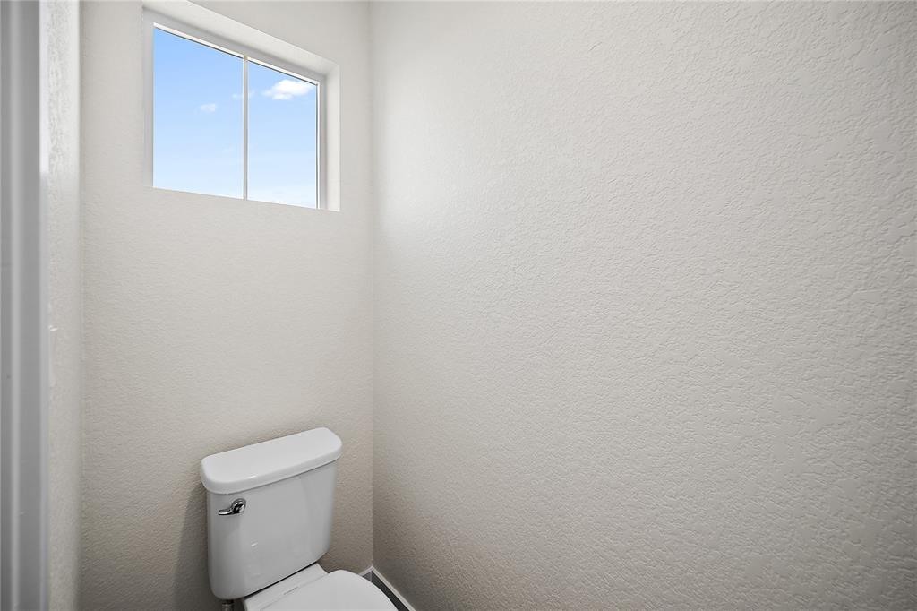 Image 24 of 40: Bathroom