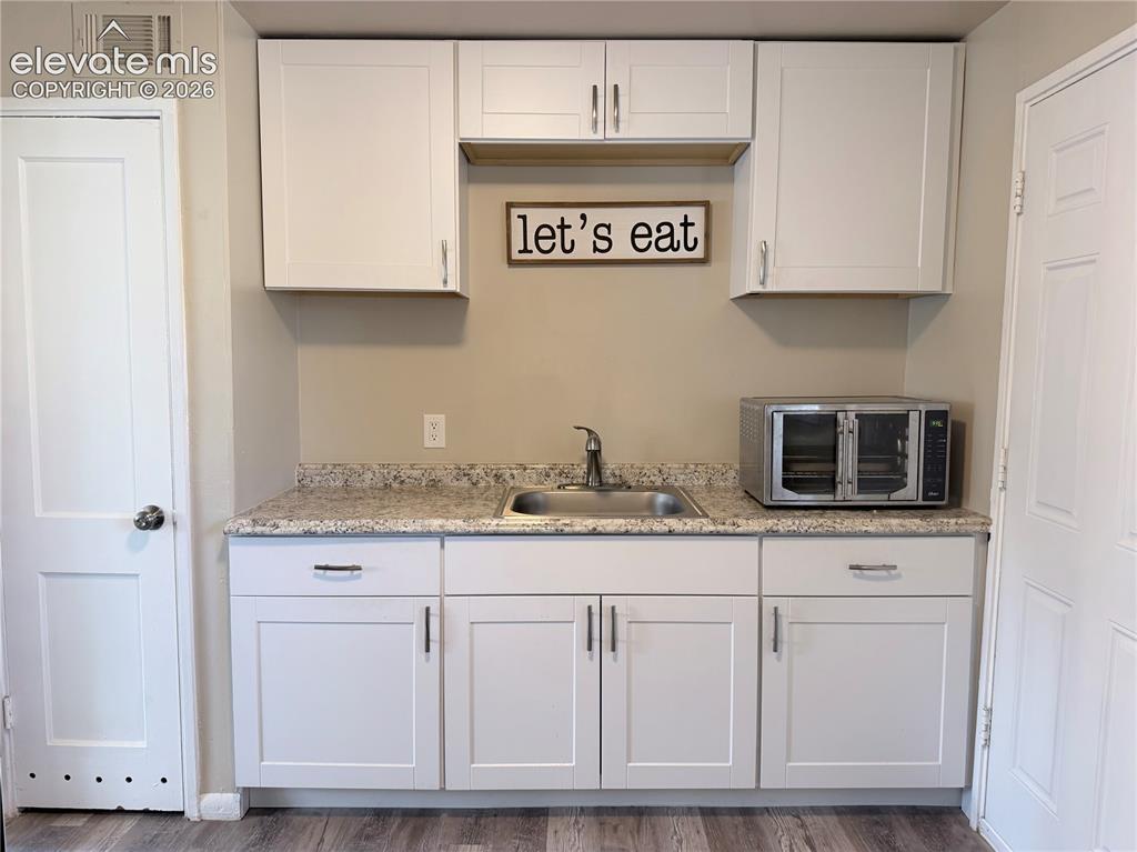 Image 5 of 10: Renovated Unit