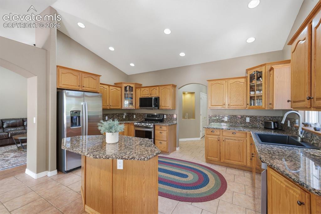 Image 9 of 50: Kitchen