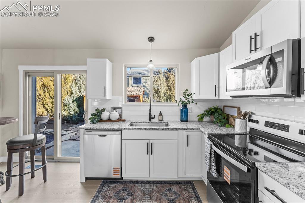 Image 11 of 29: Kitchen