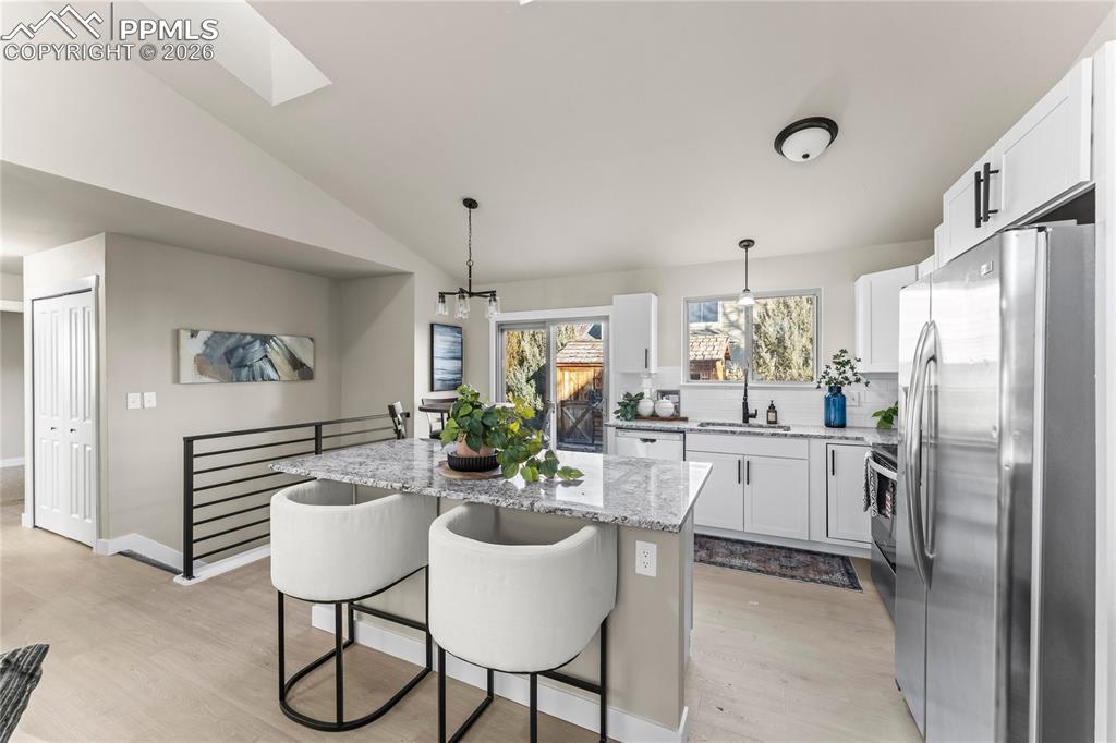 Image 7 of 29: Kitchen