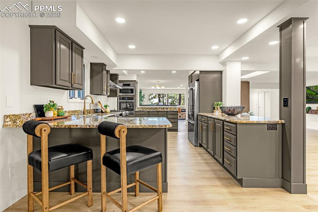 Image 10 of 46: Kitchen