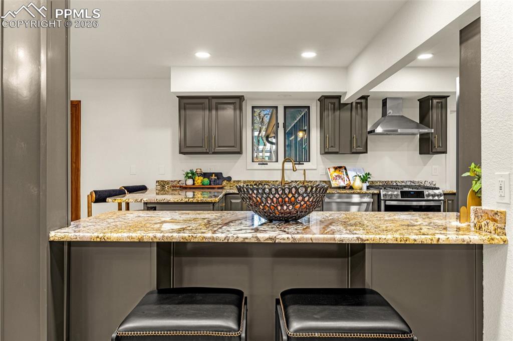 Image 11 of 46: Kitchen