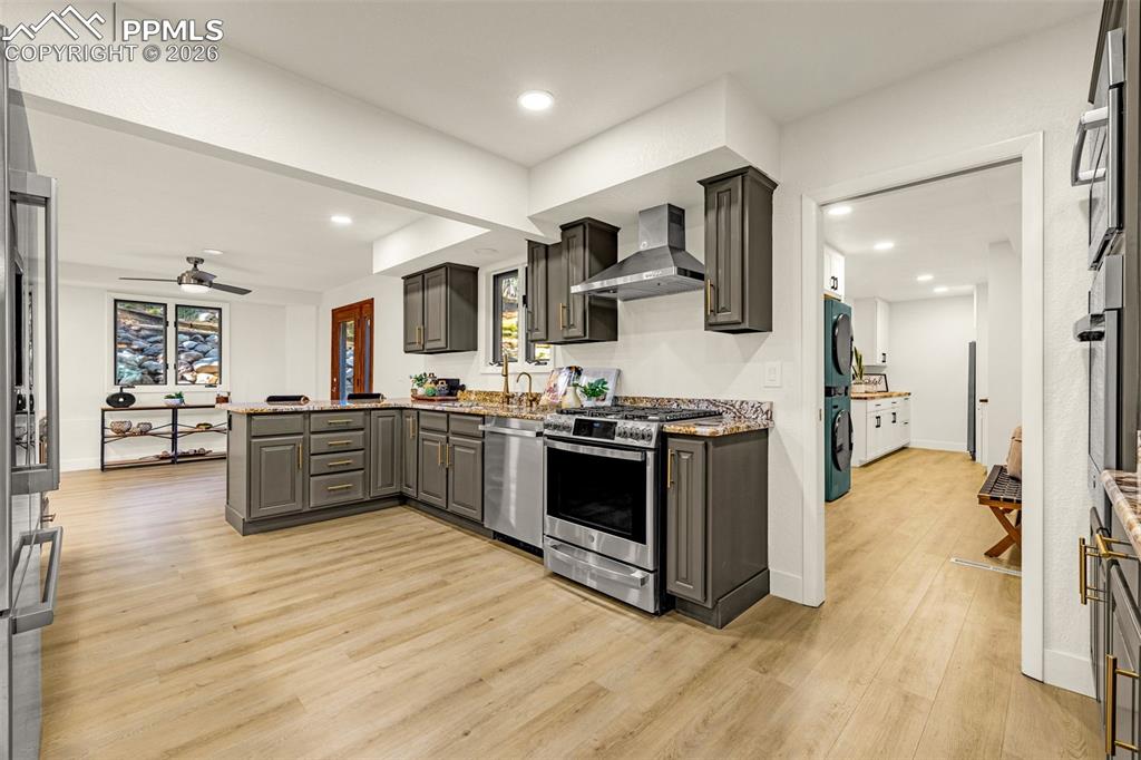 Image 12 of 46: Kitchen