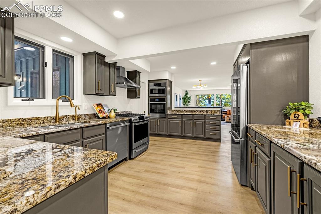 Image 13 of 46: Kitchen