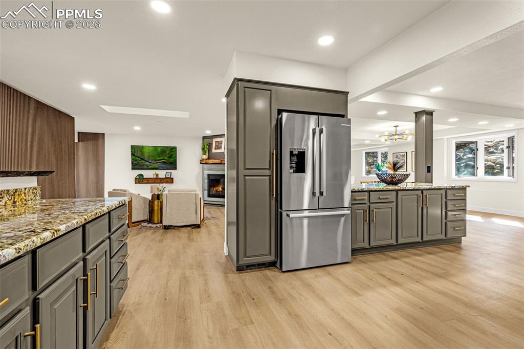 Image 18 of 46: Kitchen