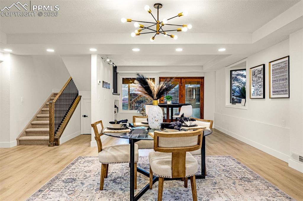 Image 22 of 46: Dining Area