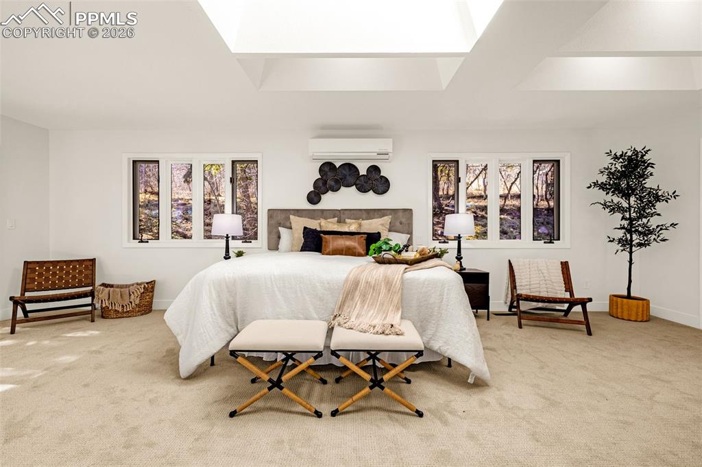 Image 25 of 46: Bedroom