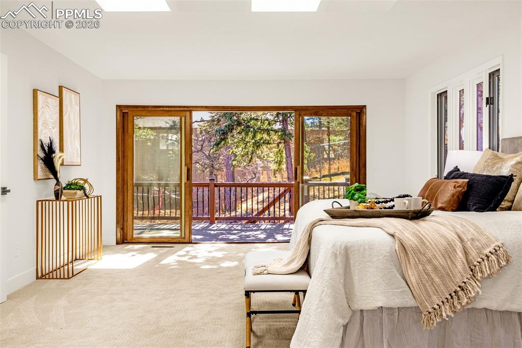 Image 27 of 46: Bedroom