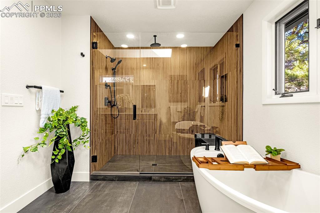 Image 30 of 46: Bathroom