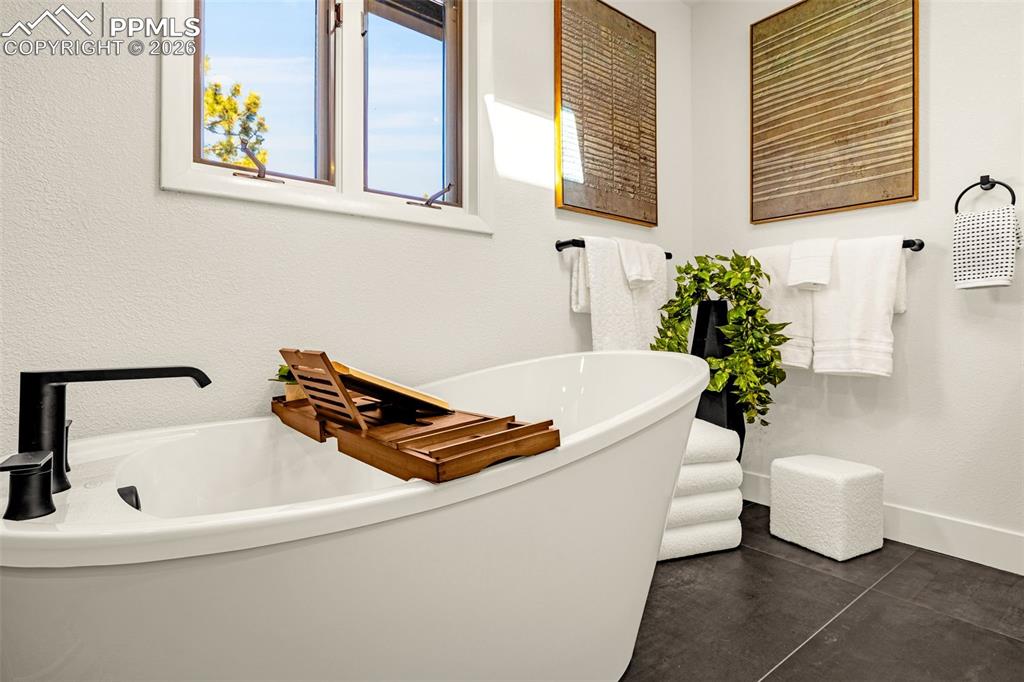 Image 33 of 46: Bathroom