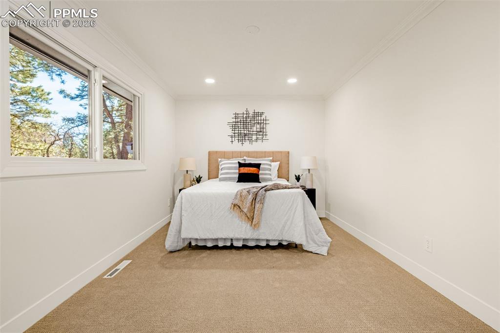 Image 35 of 46: Bedroom