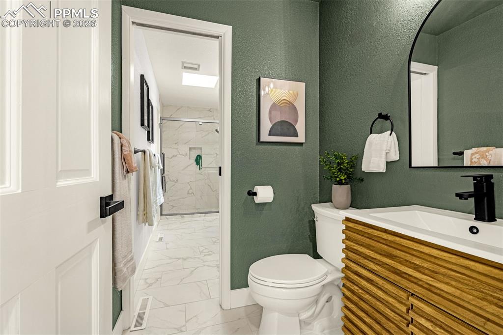 Image 36 of 46: Bathroom