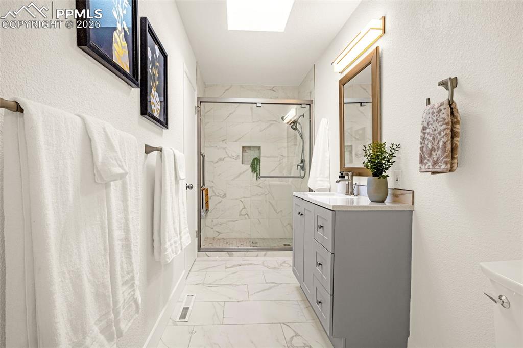 Image 37 of 46: Bathroom