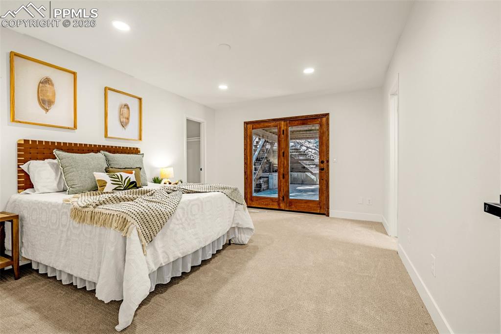 Image 38 of 46: Bedroom