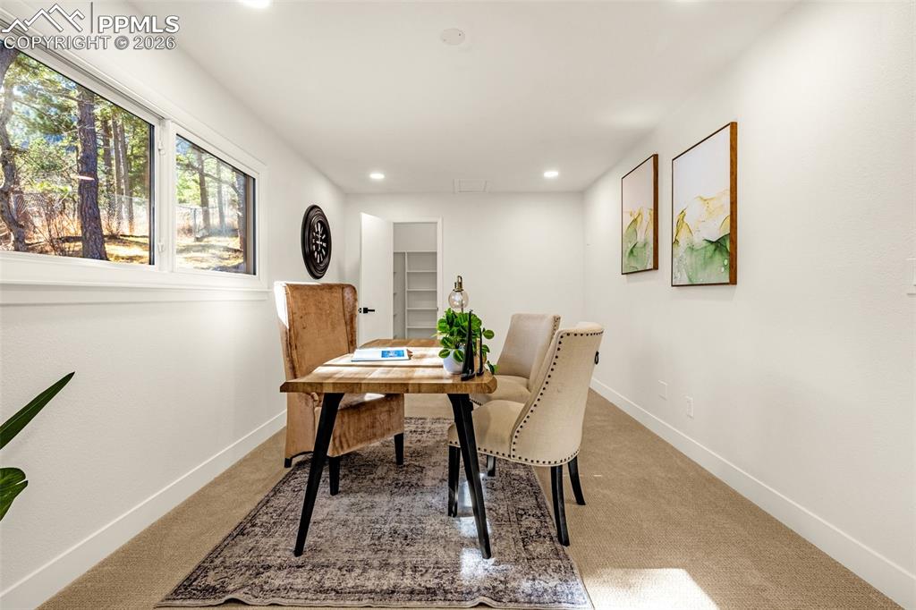 Image 39 of 46: Office