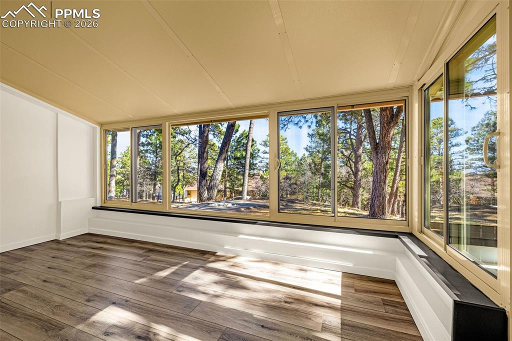 Image 41 of 46: Sun Room