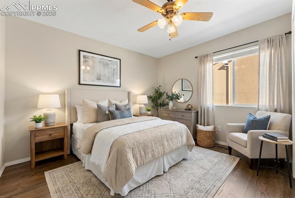 Image 13 of 28: Bedroom