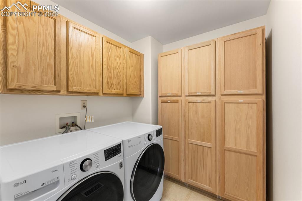 Image 23 of 28: Main Floor Laundry