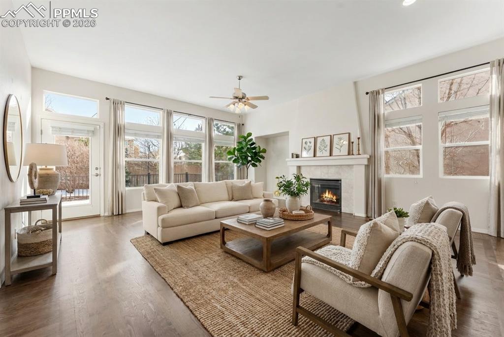 Image 3 of 28: Living Room