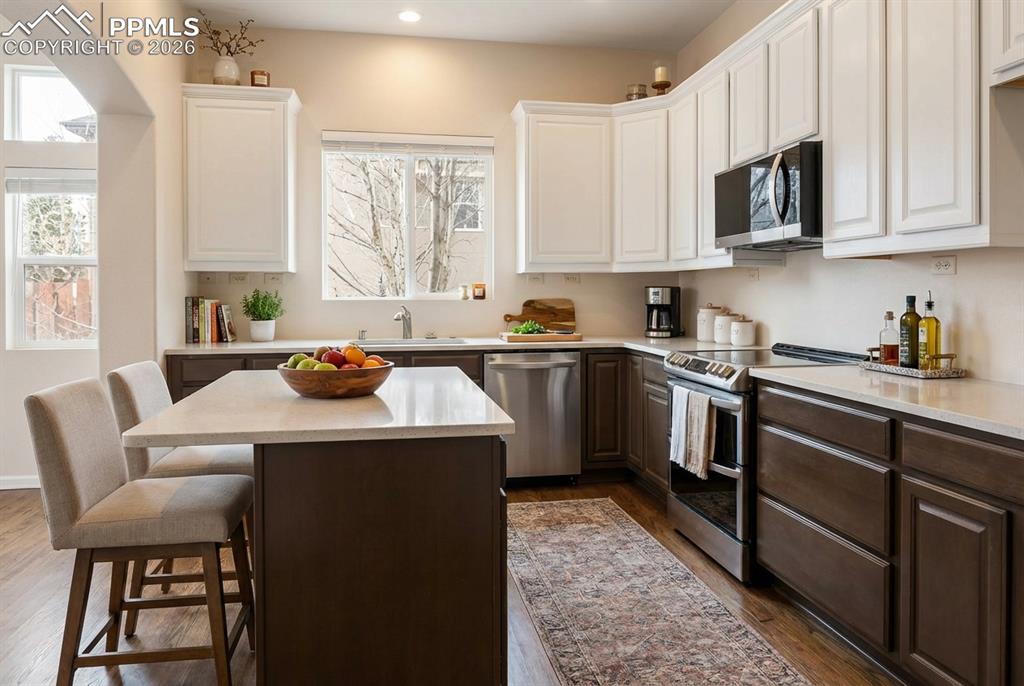 Image 5 of 28: Kitchen