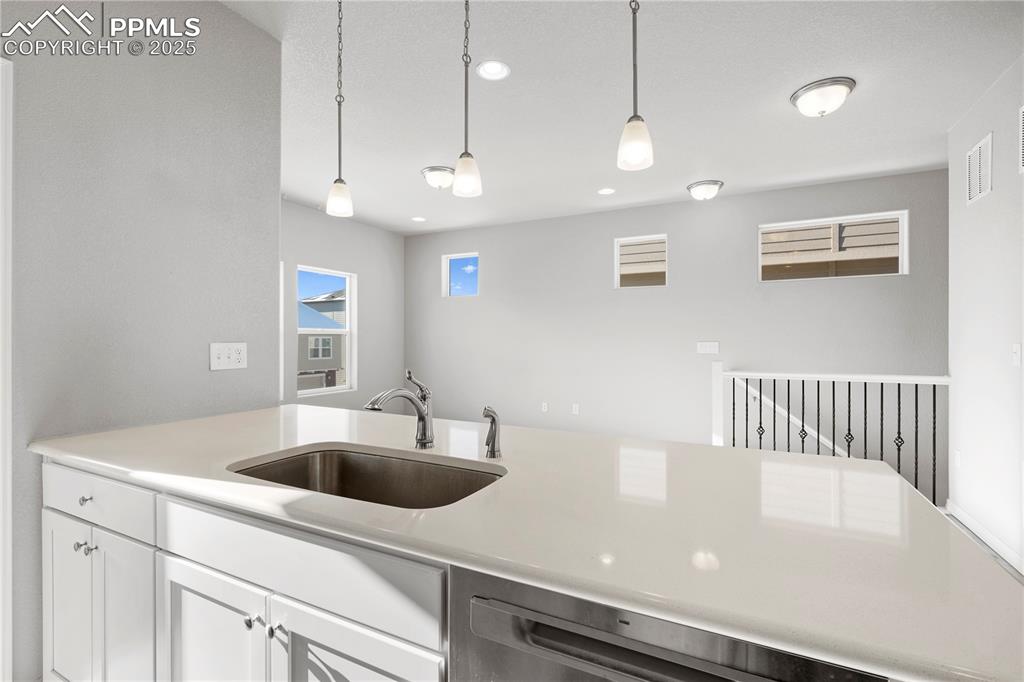 Image 12 of 32: Kitchen