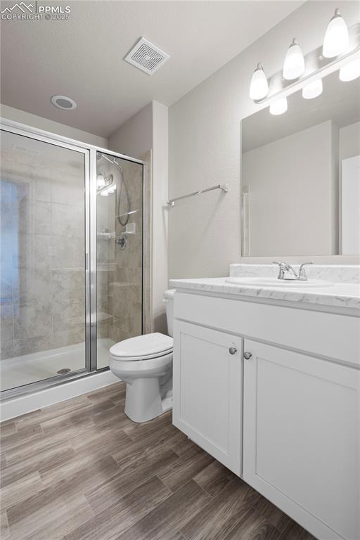 Image 26 of 32: Bathroom