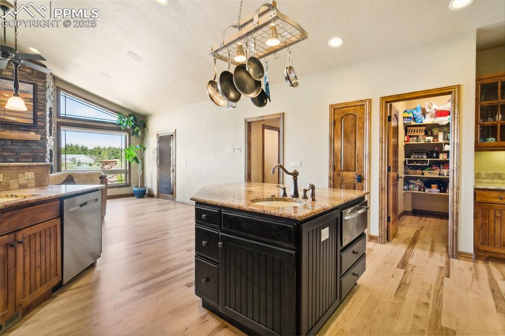 Image 12 of 47: Kitchen