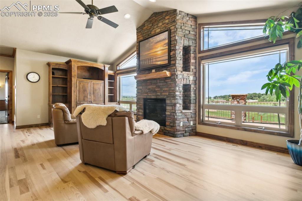 Image 16 of 47: Living Room