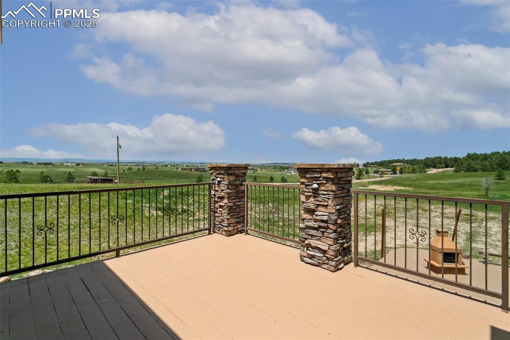 Image 17 of 47: Deck