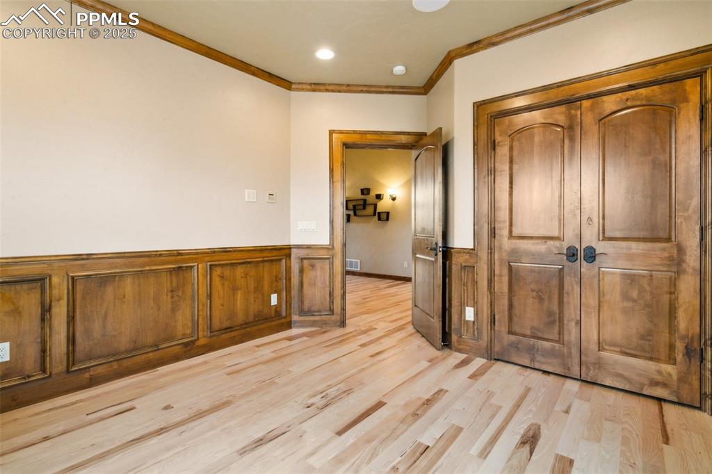 Image 20 of 47: Entry