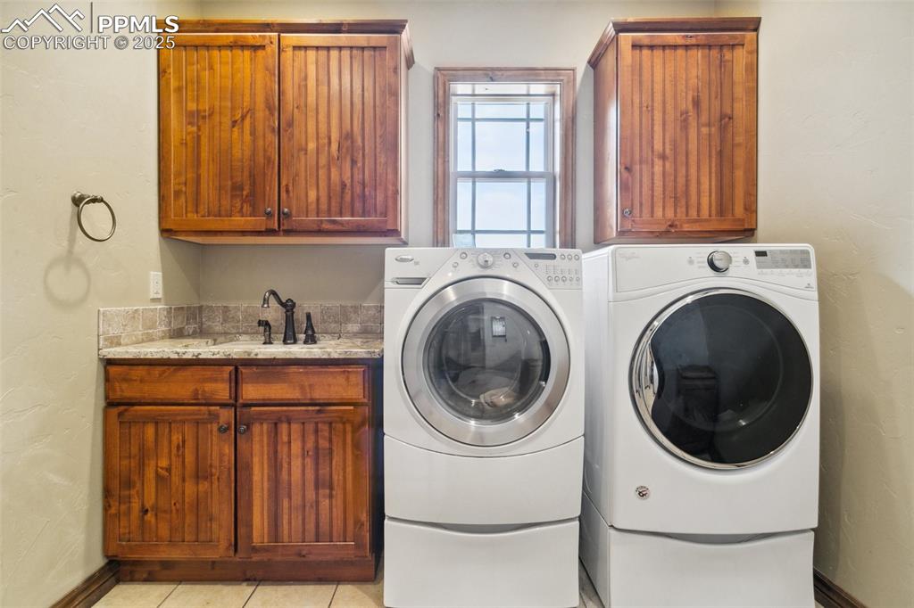 Image 27 of 47: Laundry