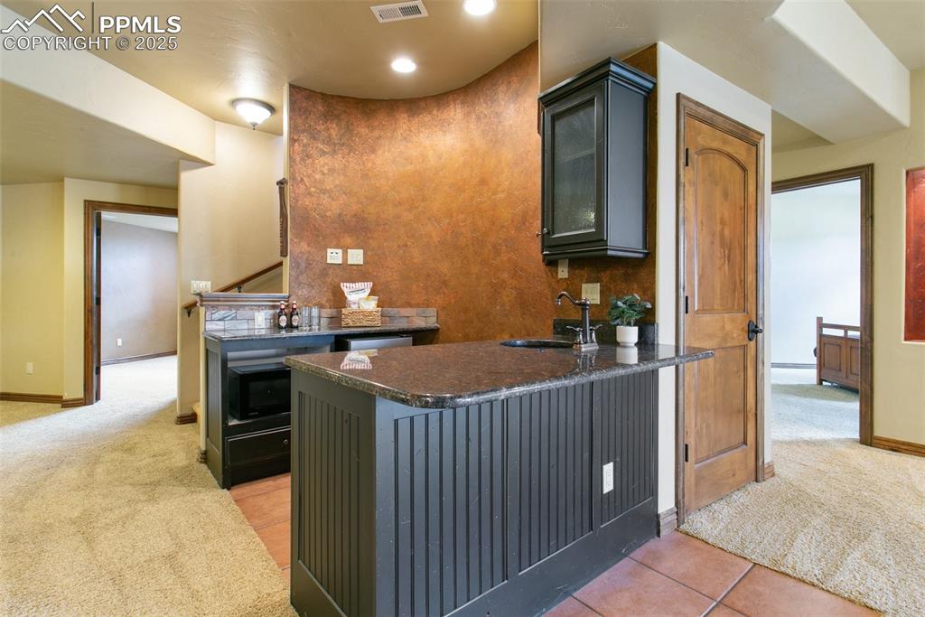 Image 31 of 47: Kitchen