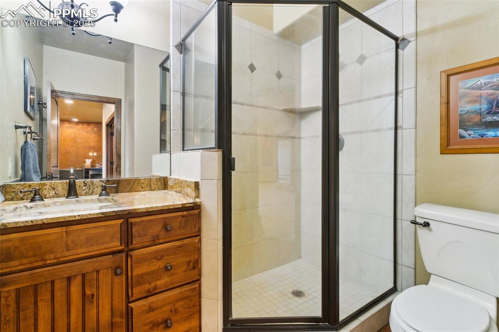 Image 40 of 47: Bathroom
