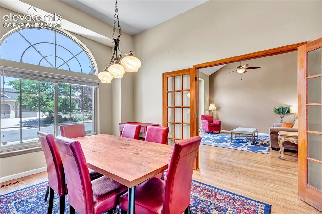 Image 12 of 50: Dining Area
